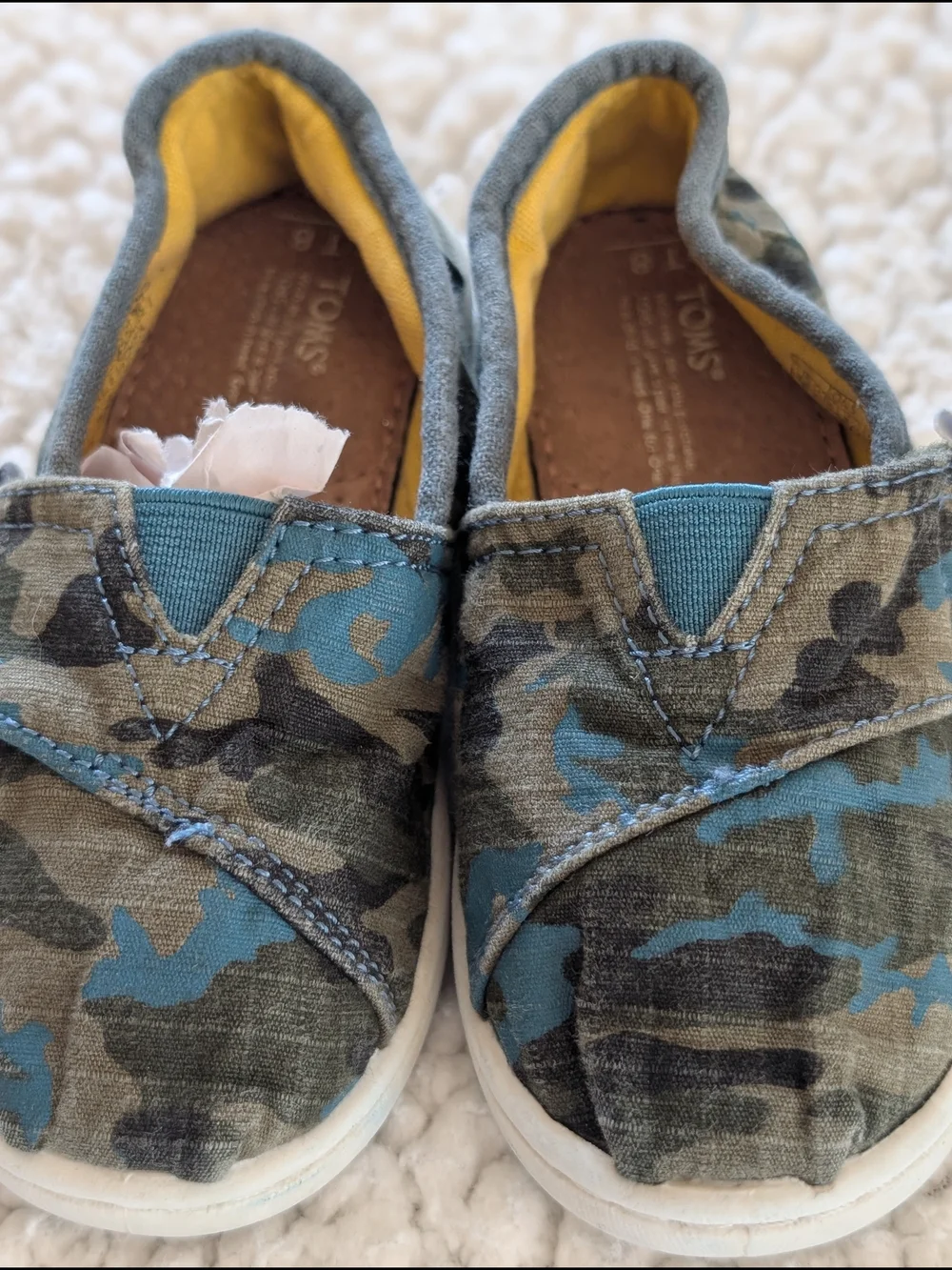 Great Condition: Tom’s Alpargata Blue Gray Camo Kids 8  ◦ Normal Pre-Owned Wear